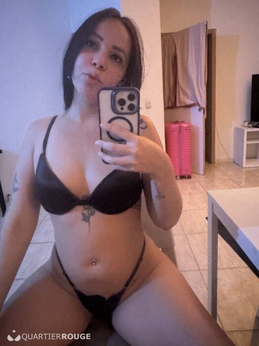 Mirela (Photo)