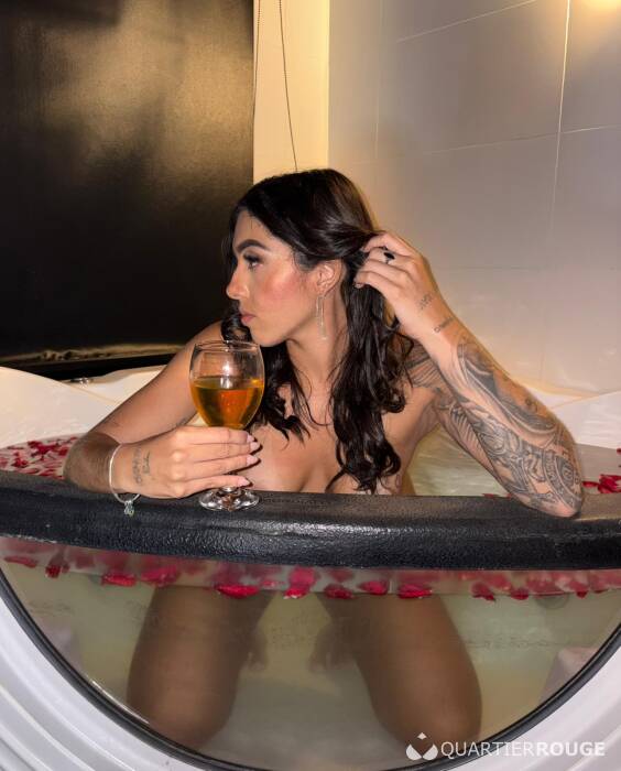 Bianca Castro (Photo)