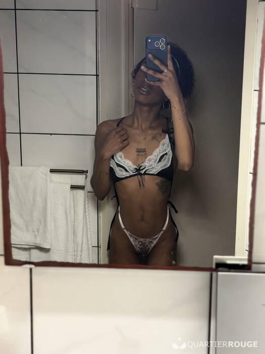 Amora (Photo)