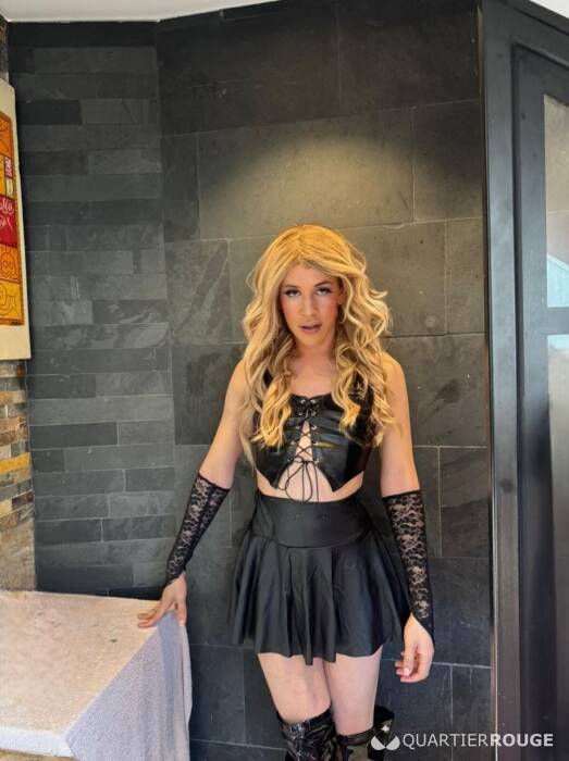 Laura Active (Photo)