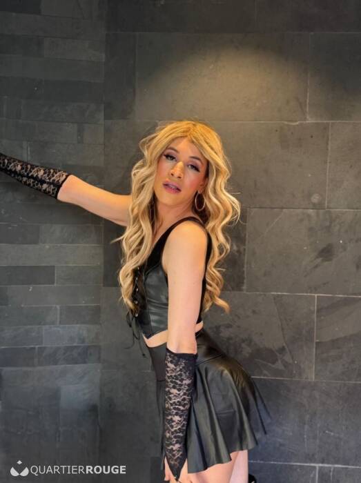 Laura Active (Photo)