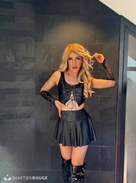 Laura Active (Photo)
