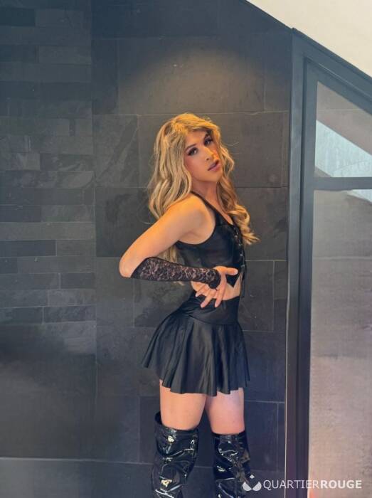 Laura Active (Photo)