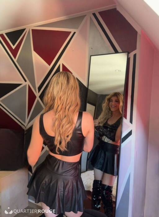 Laura Active (Photo)