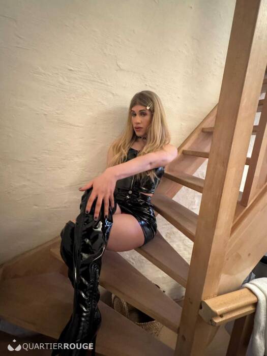 Laura Active (Photo)