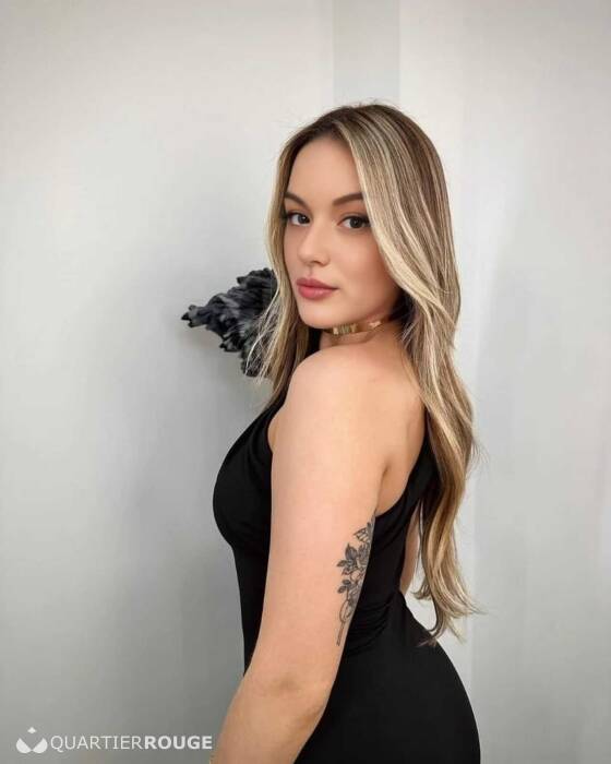 Leona Meneses (Photo)