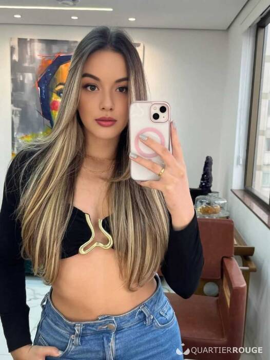 Leona Meneses (Photo)