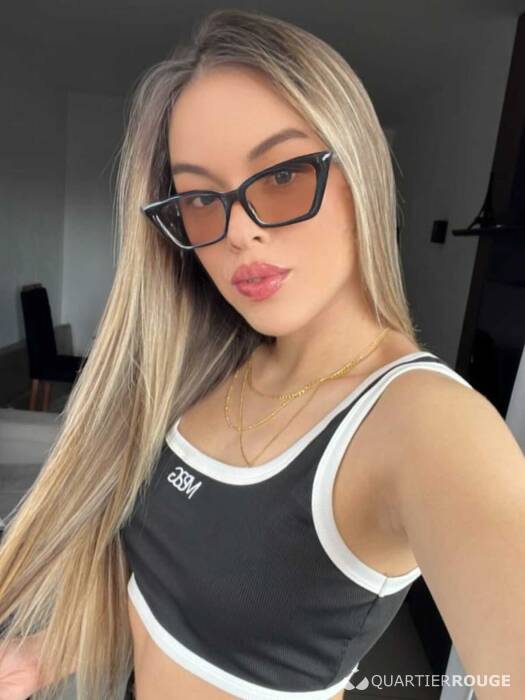 Leona Meneses (Photo)