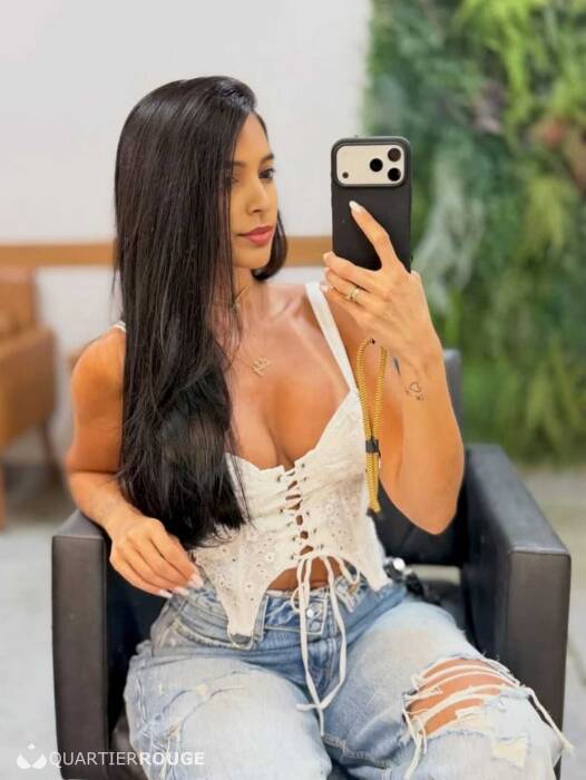 Karine Belle (Photo)