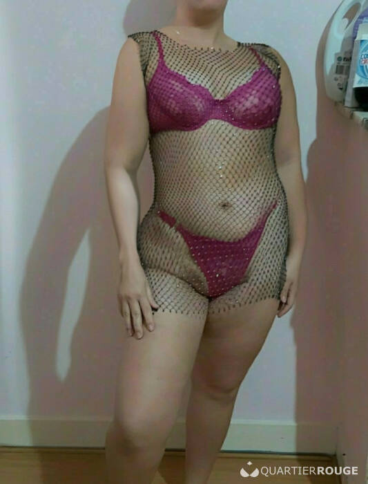 Brenda est belle et sensuelle. (Photo)