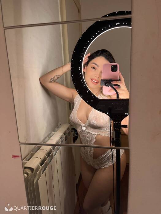 ANNA BELLE (Photo)