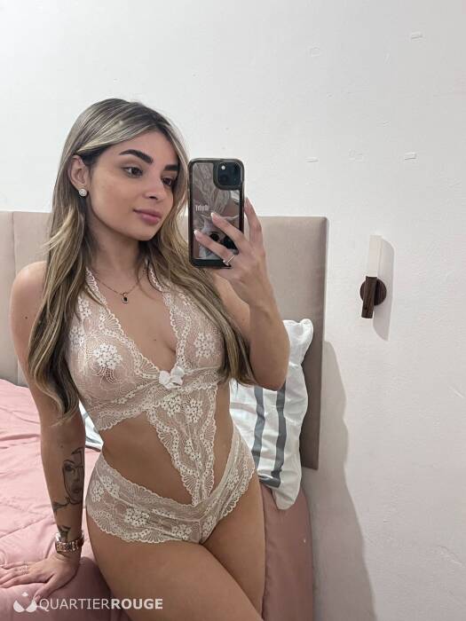 ANNA BELLE (Photo)