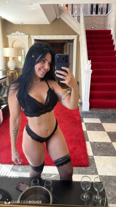 Mia (Photo)