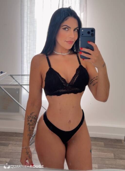 Mia (Photo)