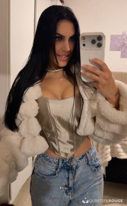 Mia (Photo)