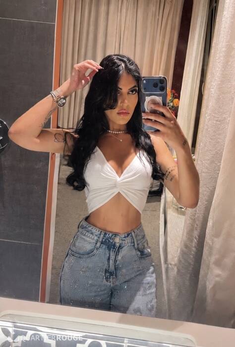 Mia (Photo)