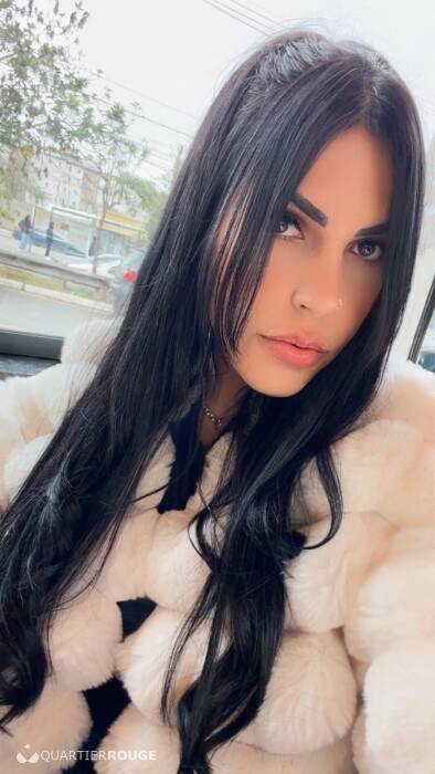 Mia (Photo)
