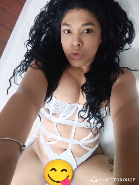 Hot girl (Photo)