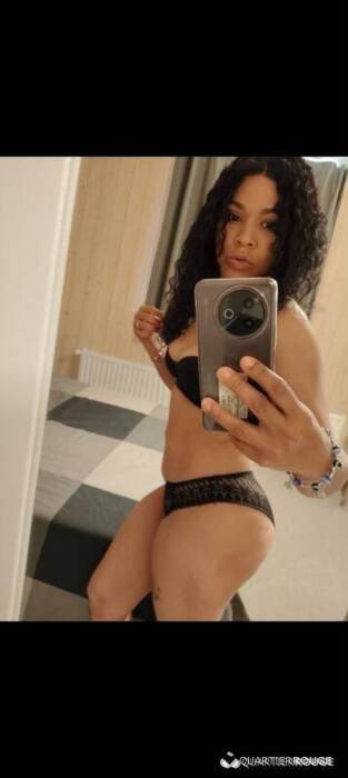 Hot girl (Photo)