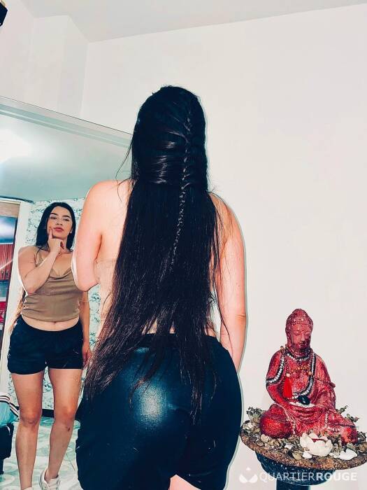 MANUELA (Photo)