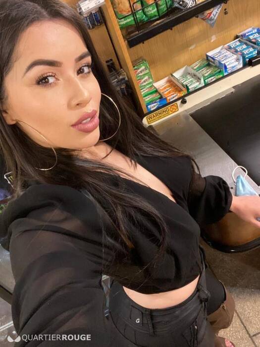 MANUELA (Photo)