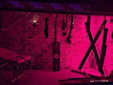 Tantr\'domination (Photo)