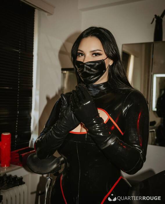 Mistress NAELLE (Photo)