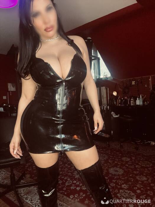 Mistress NAELLE (Photo)