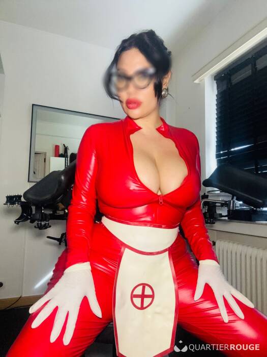 Mistress NAELLE (Photo)