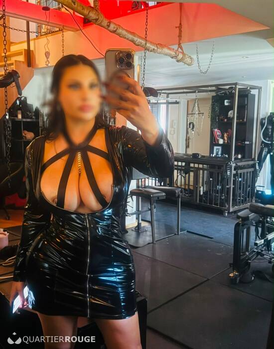 Mistress NAELLE (Photo)