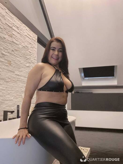 Carla Complet (Photo)