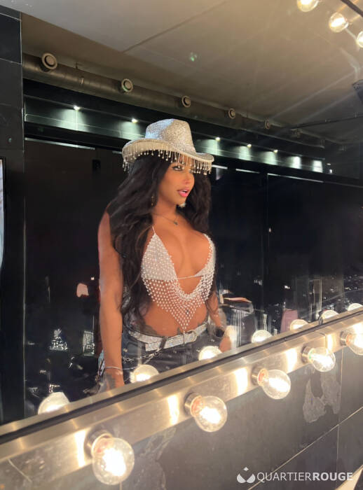 Sofia Party TS (Photo)