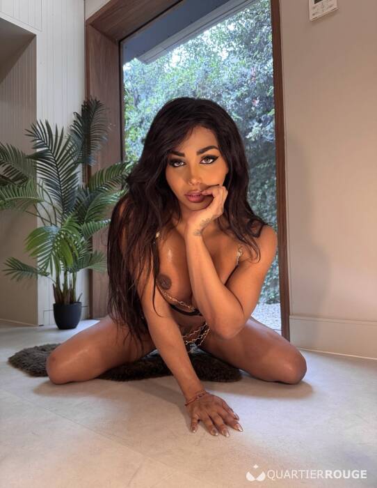 Sofia Party TS (Photo)