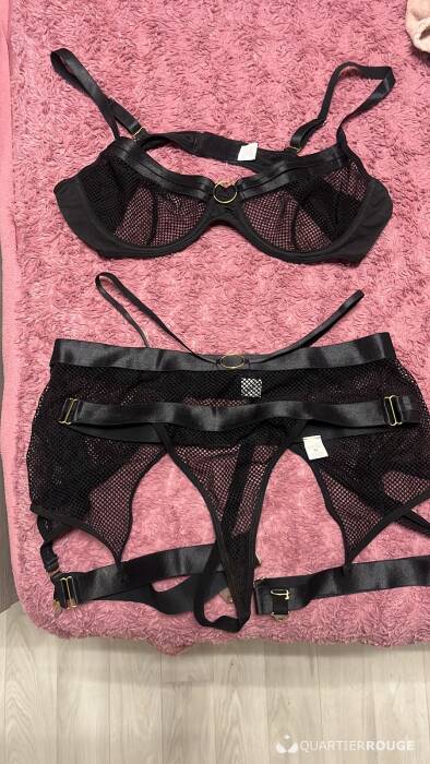 B L A C K P E A R L (Photo)