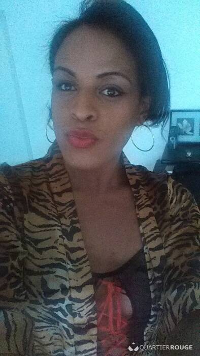 B L A C K P E A R L (Photo)