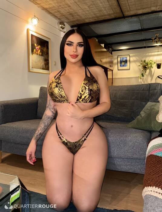 MOMMY HONEY (Photo)