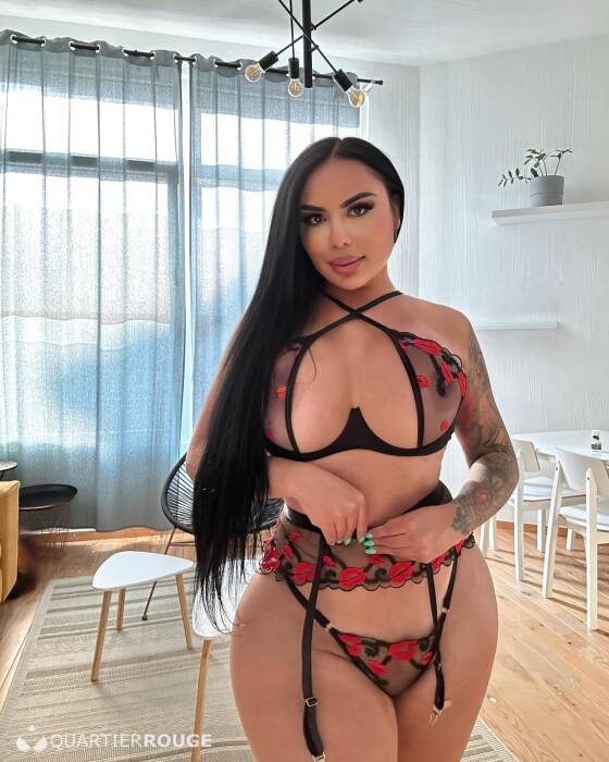 MOMMY HONEY (Photo)