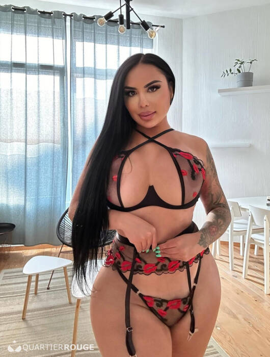 MOMMY HONEY (Photo)