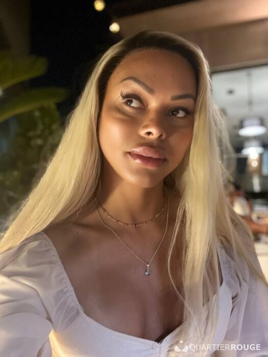 Amanda Souza (Photo)