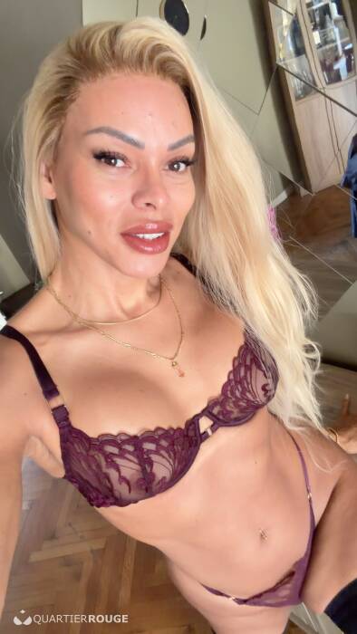 Amanda Souza (Photo)
