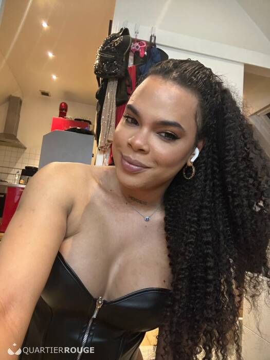 Naomi kandra (Photo)