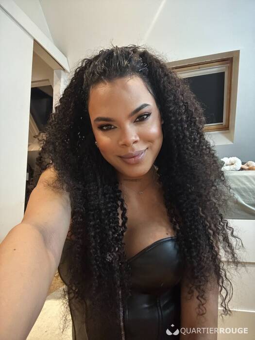 Naomi kandra (Photo)