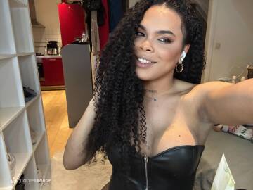 Naomi kandra (Photo)
