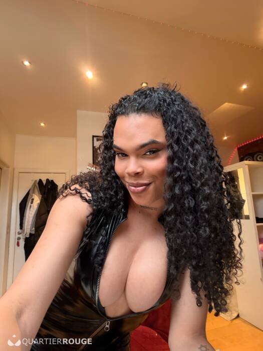 Naomi kandra (Photo)