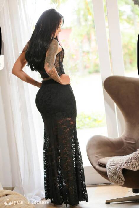 Larissa brune (Photo)