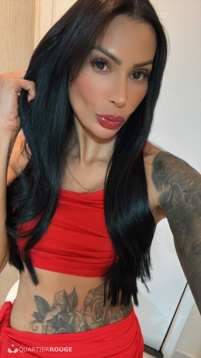 Larissa brune (Photo)