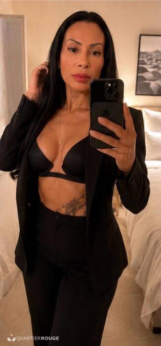 Larissa brune (Photo)