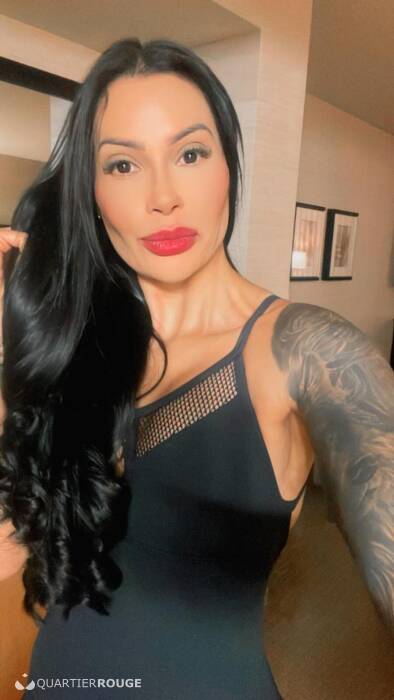 Larissa brune (Photo)