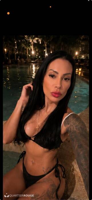 Larissa brune (Photo)