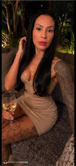 Larissa brune (Photo)